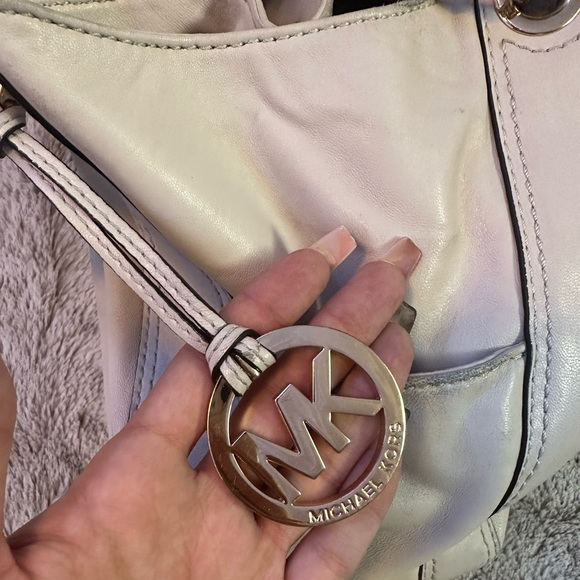Michael Kors White Purse - Picture 4 of 15